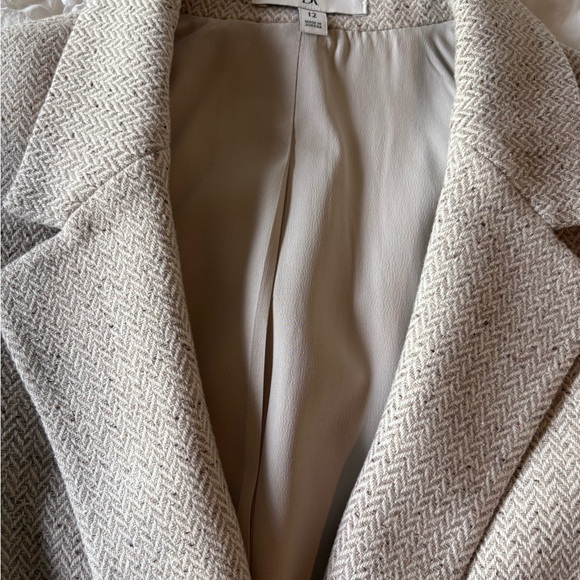 Banana Republic Beige Blazer Classic Tailored Design - Picture 2 of 4